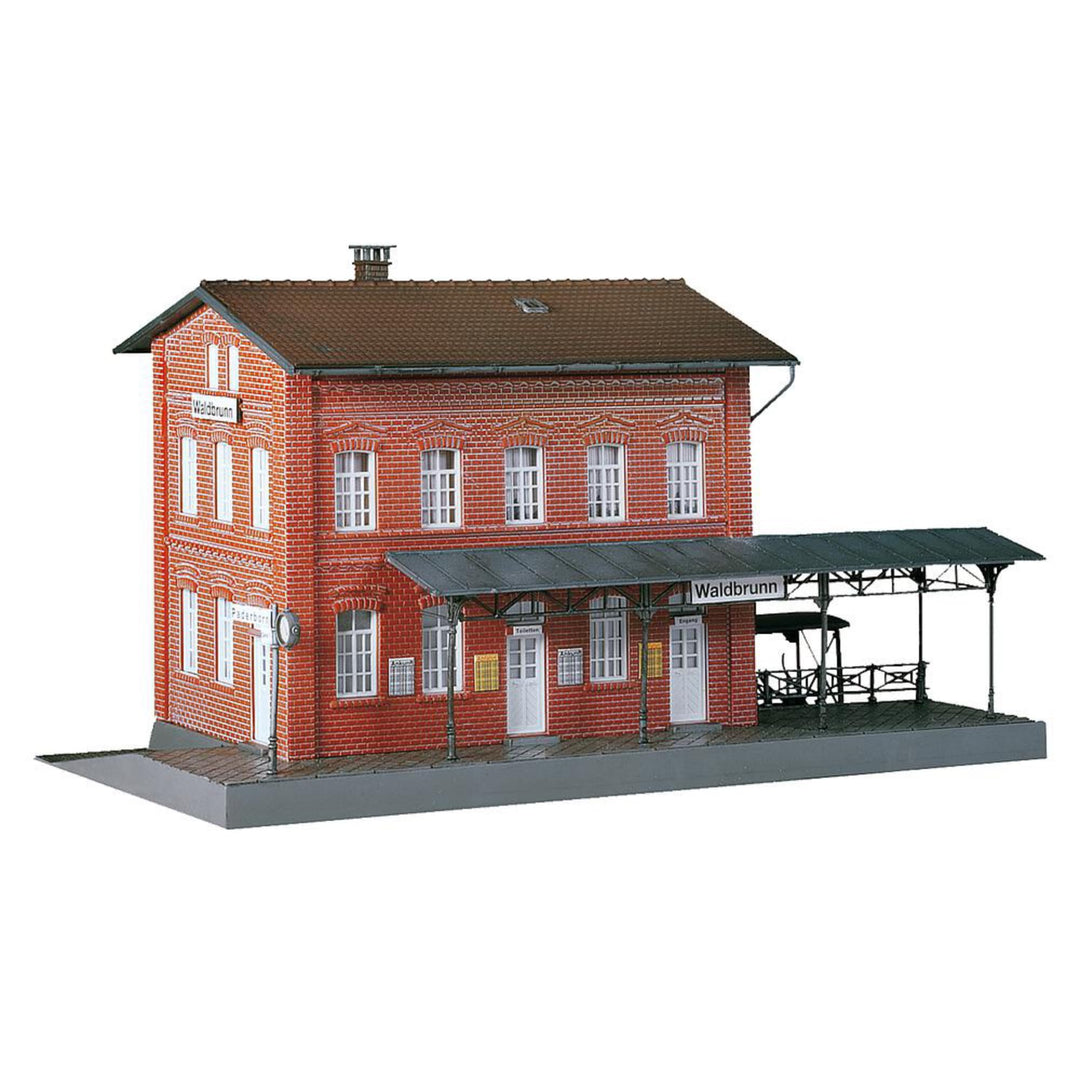 FALLER Bahnhof Waldbrunn Modellbausatz mit 82 Einzelteilen 240 x 125 x 135 mm I Modelleisenbahn Zube