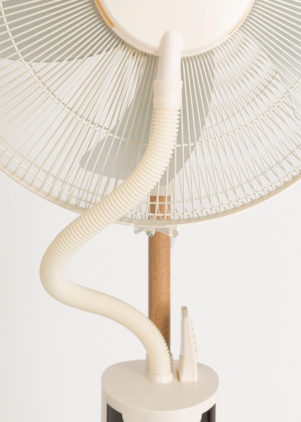 CREATE / AIR MIST PRO/Oszillierender Vernebelungsventilator mit Fernbedienung Cremeweiss/Leise, Vent