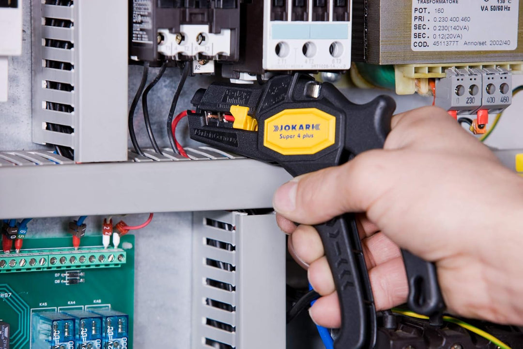 PeakTech 3432 Sicherungsfinder/Stromkreisfinder mit Steckdosentester für 230V Schuko, kontaktlose Su