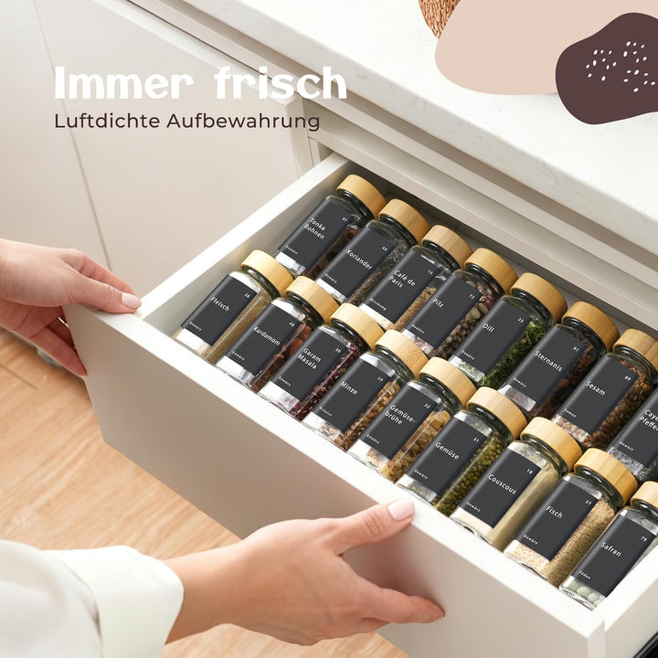 Gewürzgläser Set - 24 Gewürzgläser mit Etiketten und Bambusdeckeln - 120 ml Gläser mit Streueinsätze