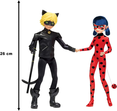 BANDAI P50365 Miraculous 2er Packung Ankleidepuppen 26 cm – Ladybug und Cat Noir, Keine & Miraculous