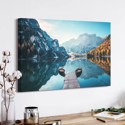 PICANOVA – Bild auf Leinwand Dolomites Bergsee Pragser Wildsee 80x60cm Leinwandbild – Premium Leinwa