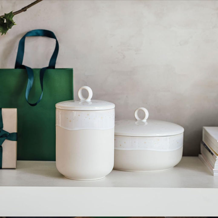 like. by Villeroy & Boch - Winter Glow Dose Rund Beige, Mikrowellensicher, Winterliche Gebäckdose, V