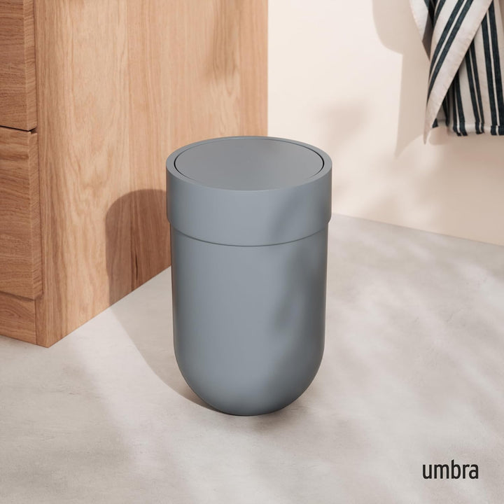 Umbra Touch Abfalleimer mit 6 L Fassungsvermögen und Schwingdeckel – Kosmetikeimer und Papierkorb fü