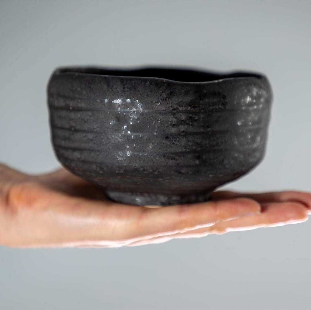 Asayu Japan Kurogane Matcha-Schale - Handgefertigte Gifu-Keramik Chawan Ø 12,1cm × H 7,7cm, 395g - S