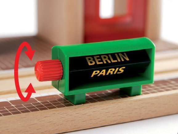 BRIO World 33578 Sprechender Bahnhof Eisenbahn Zubehör mit Aufnahmefunktion - Kleinkinderspielzeug e