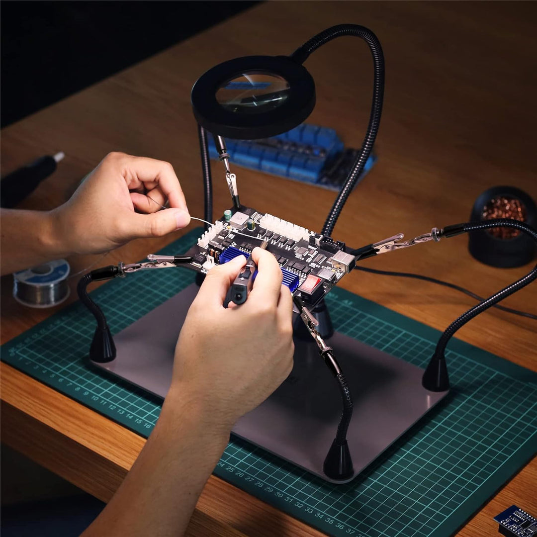 SainSmart Dritte Hand Lötstation Lötwerkzeug mit 4 Magnetische Flexible Helfende Händen, LED-Lupe, 4
