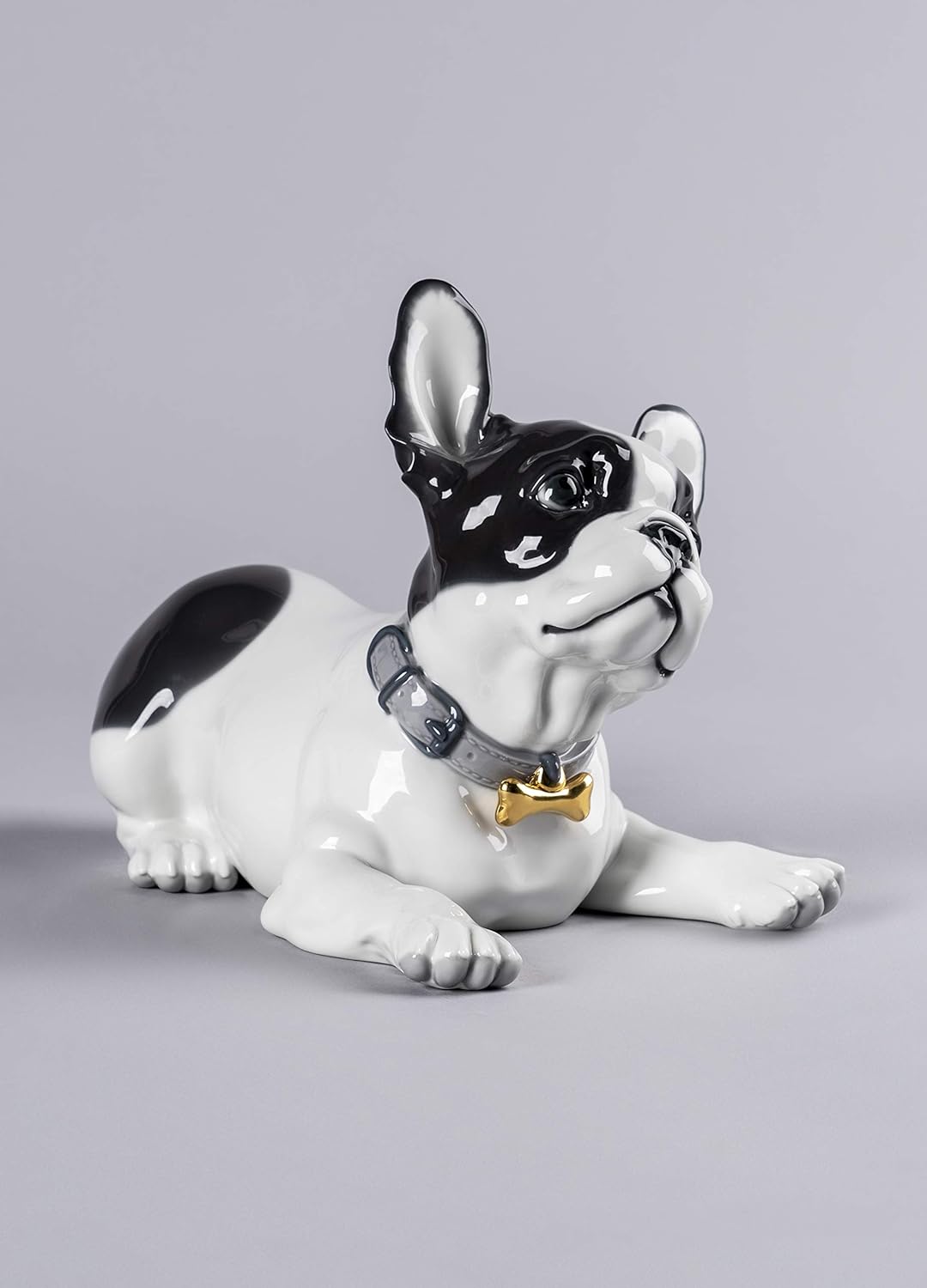 LLADRÓ French Bulldog with Macarons Dog Figurine. Bulldogge. Porzellan.