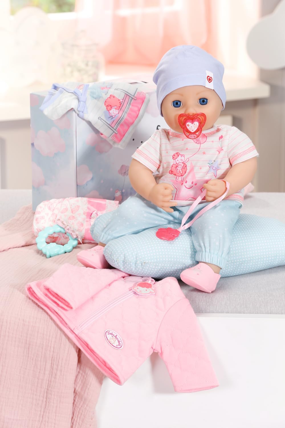 Baby Annabell Combi Set mit Strampler, T-Shirt, Hose und Jacke im Aufbewahrungskoffer, für 43 cm Pup