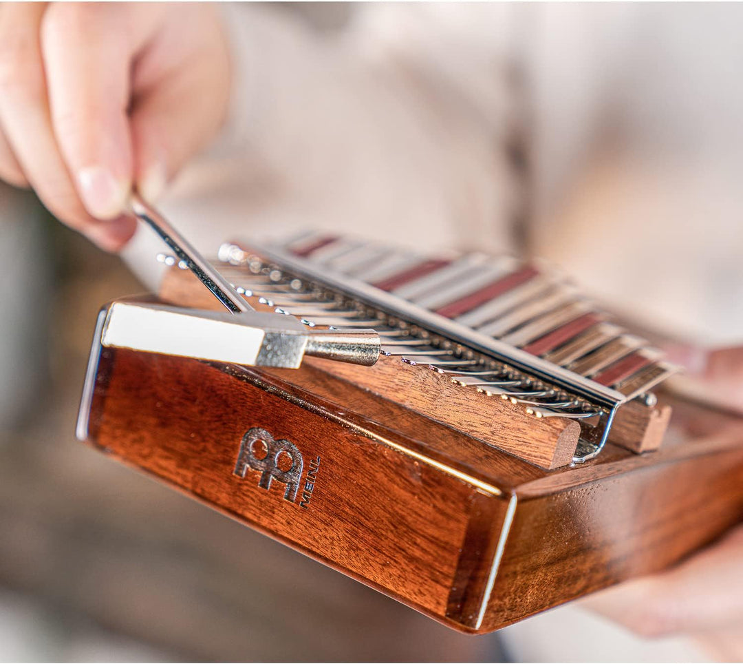 Meinl Sonic Energy PKL1707H Kalimba mit Tonabnehmer Pickup Daumenklavier + keepdrum Schlüsselanhänge