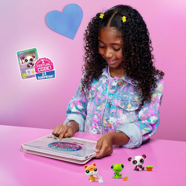 Littlest Pet Shop Disco Nights Play Pack - Features 3 bobblin' Pets - Offical LPS playset for Childr