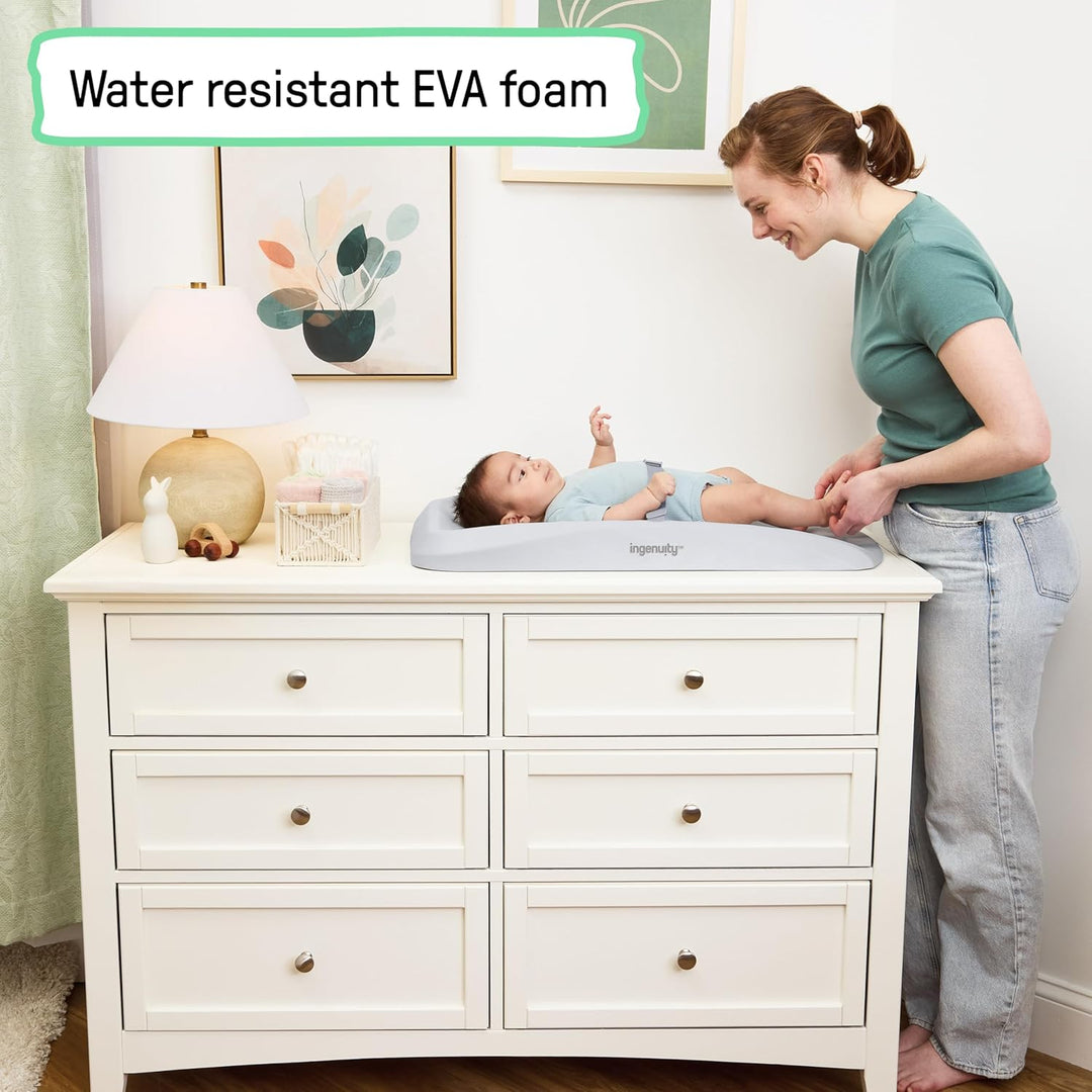 Ingenuity, Comfy Clean Wickelauflage, wasserdichter Eva-Schaum, leicht abwischbares Polster mit Sich