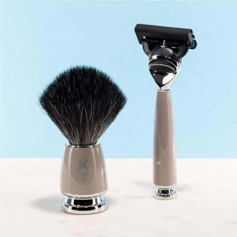 MÜHLE Rytmo Systemrasierer - kompatibel mit Gillette-Klingen, edler Edelharz-Griff, verchromten Meta
