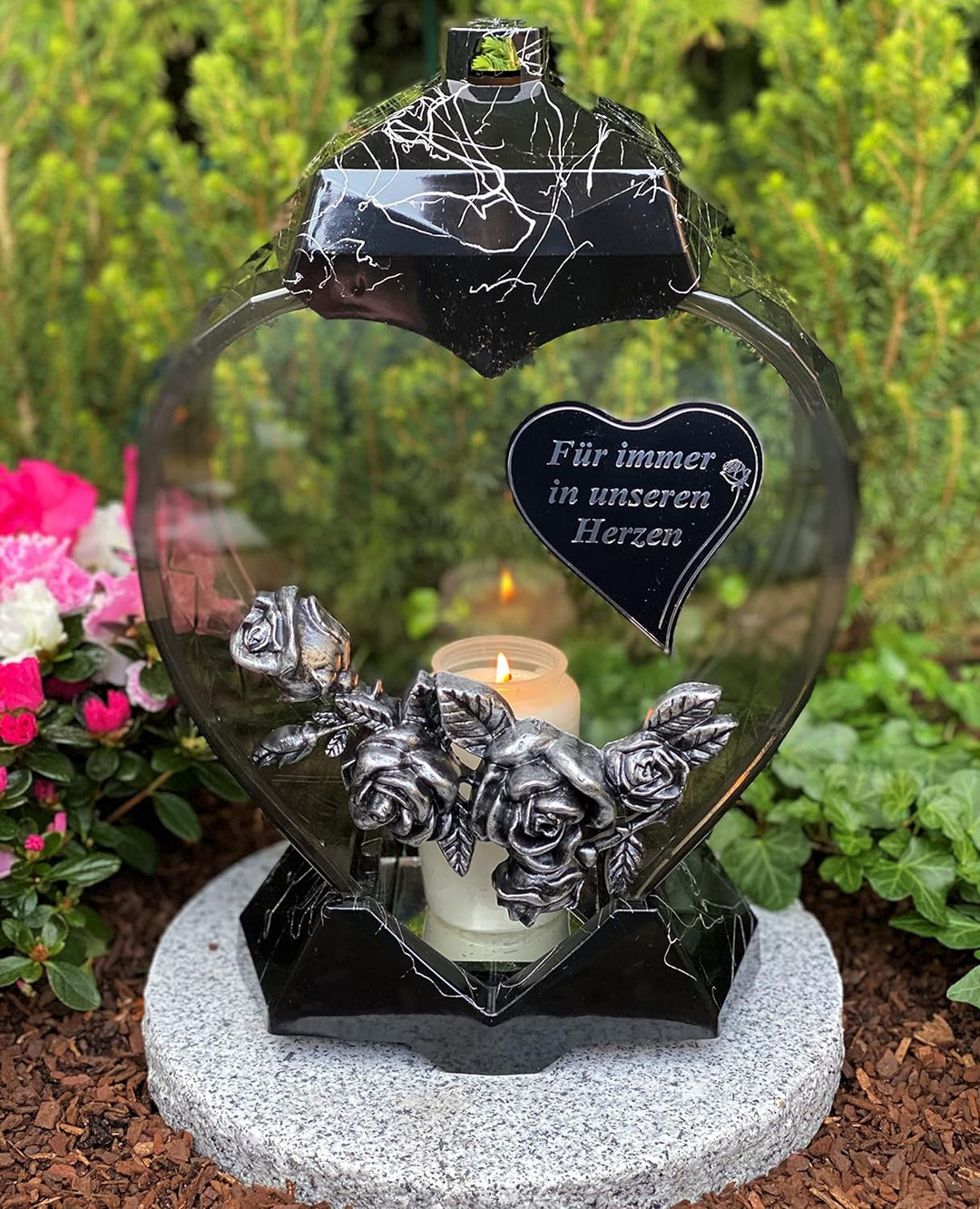 Grablampe Laterne Herz Form mit Beschriftung '' Für immer in unseren Herzen'' Grablicht Kerze Grabke