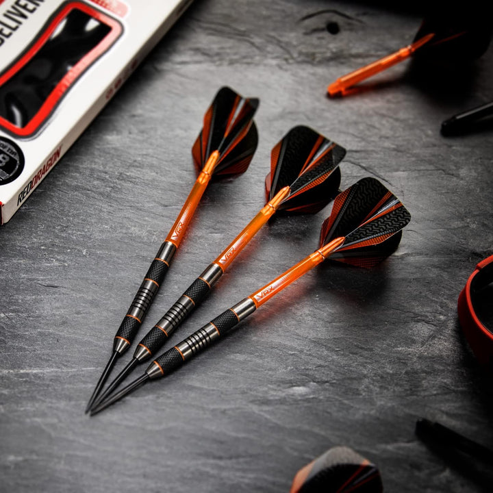 RED DRAGON Amberjack Series Steel Profi Dartpfeile Steeldarts Set mit Flights und Schäfte 22.0 Gramm