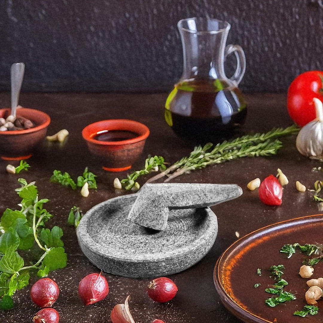 Cobek-Mörser aus vulkanischem Gestein - Traditionelles Zerkleinern und Mahlen - XS Variante/Perfekt