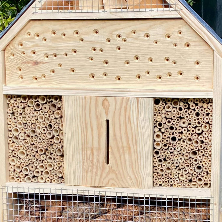 GARTENETAGE Stehendes Insektenhotel XXL mit Pflanzenoase &amp; Schieferdach/Naturbelassenes, massives In