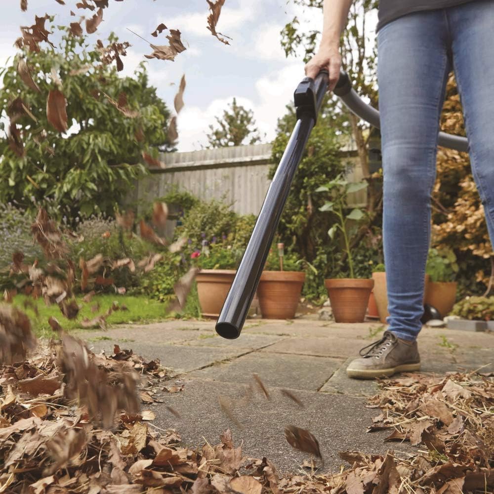 BLACK+DECKER Nass und Trockensauger BXVC20XTE mit Integrierte Steckdose für Elektrowerkzeug (1400 W,