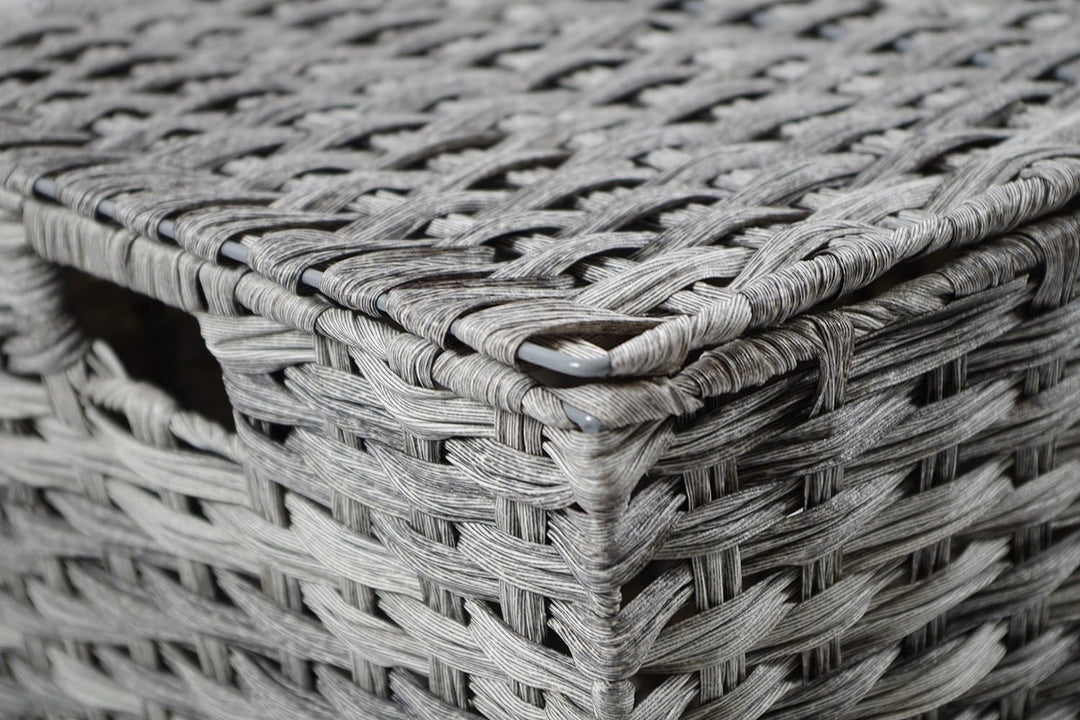 Kobolo Wäschebehälter mit Rollen aus grauem Polyrattan
