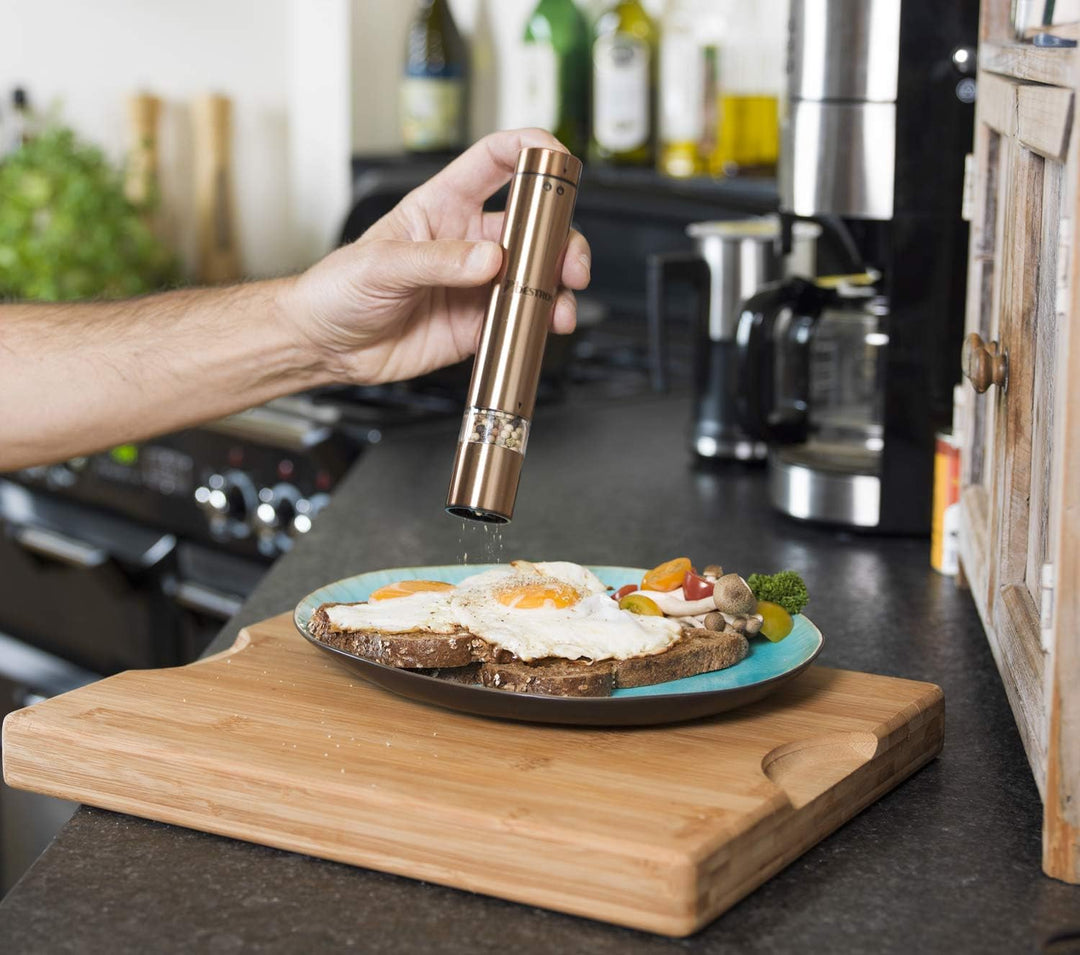 Bestron Elektrische Gewürzmühle für Salz und Pfeffer, Mit Keramik-Mahlwerk, Kupfer