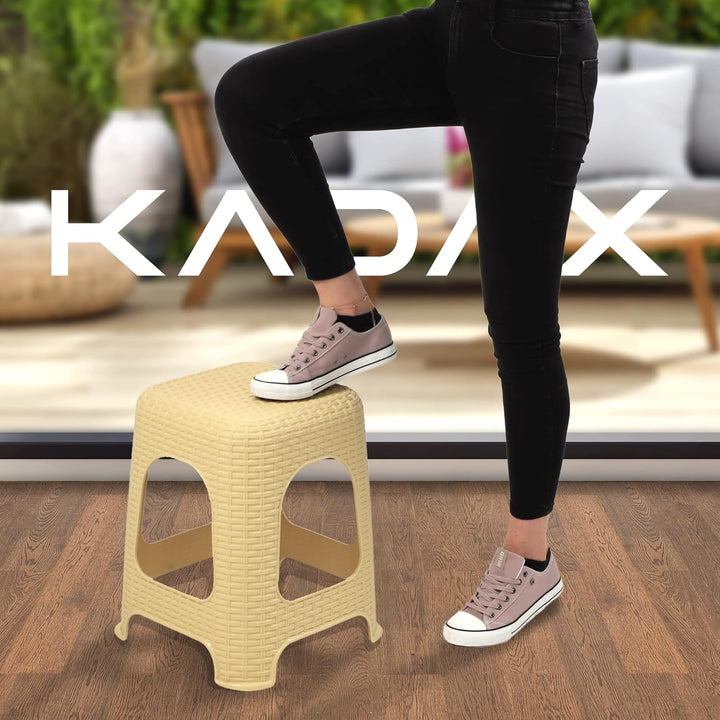 KADAX Hocker aus Kunststoff, Tritthocker bis 120 kg, Rattanhocker mit Antirutschfüssen, Badhocker, W