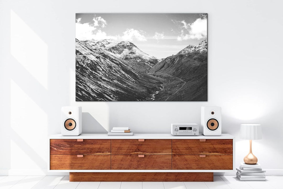 deyoli durch die Berge schlingendes Tal Effekt: Schwarz&Weiss, Format: 80x60 als Leinwandbild, Motiv