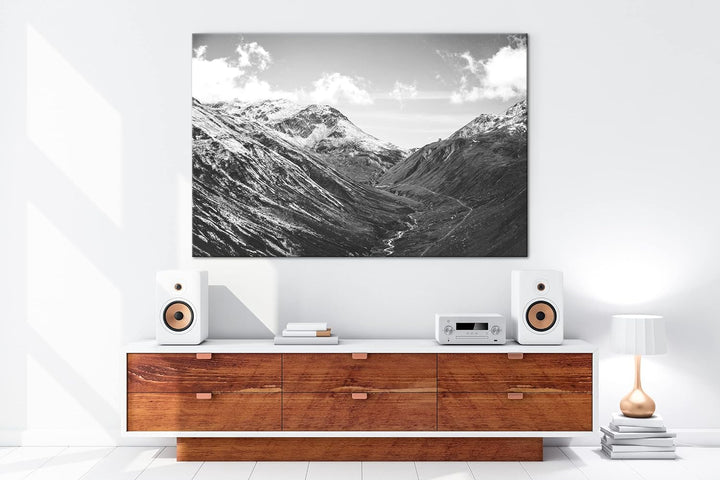 deyoli durch die Berge schlingendes Tal Effekt: Schwarz&Weiss, Format: 80x60 als Leinwandbild, Motiv