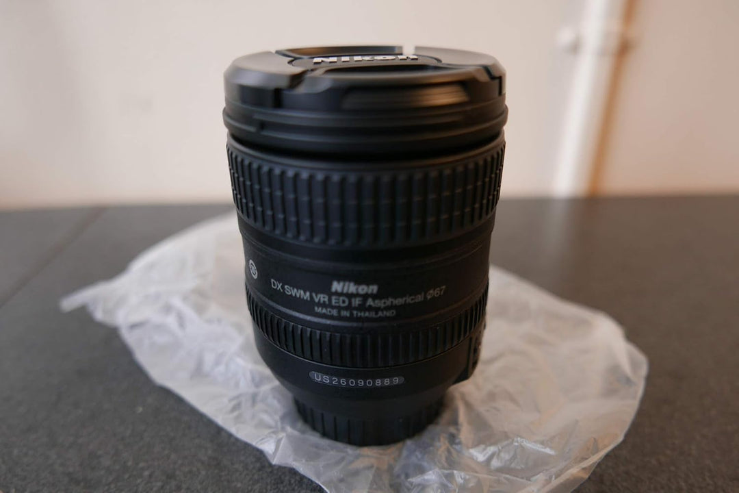Nikon AF-S DX Nikkor 16-85mm 1:3,5-5,6G ED VR Objektiv (67mm Filtergewinde, bildstabilisiert) schwar