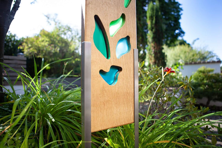 Gartenskulptur aus Holz und Glas. Gartendekoration als Unikate handgefertigt und wetterfest