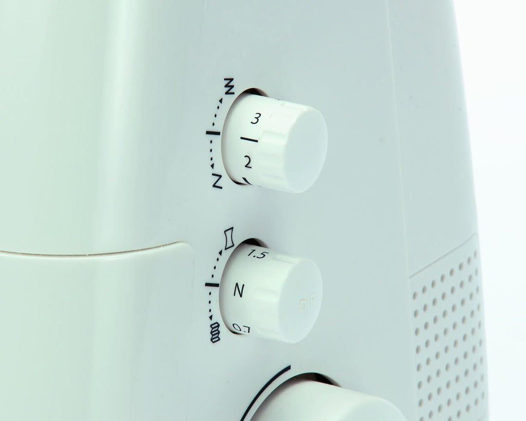 Juki MO-1000 Overlockmaschine zum Einfädeln und automatischen Nadeln, Metall, Weiss, 33 x 28 x 31 cm