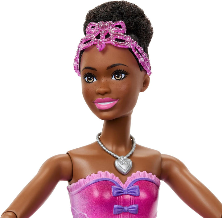 Barbie in: Der Nussknacker-Puppen, mit überraschendem Tutu-Wechsel-Effekt, Ombré-Tutu, Herzmedaillon