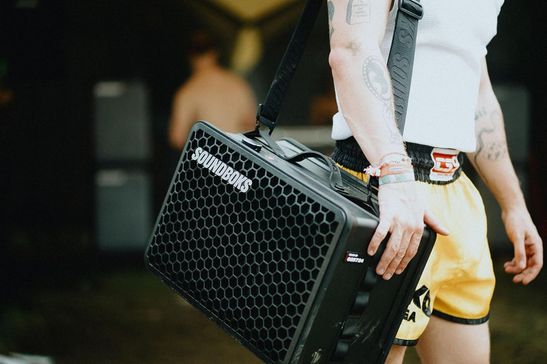 SOUNDBOKS Go – Tragbarer Bluetooth-Lautsprecher – USB-C-Aufladung Akku – Kompakter Performance-Lauts