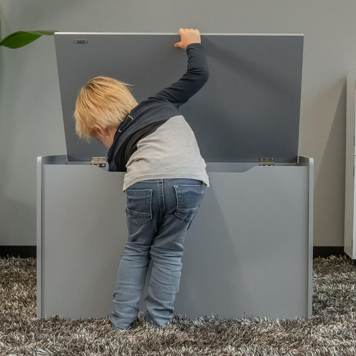 Bandits & Angels Spielzeugkiste aus Holz, Aufbewahrungsbox XL grau – sicherer Verschluss mit Gasfede