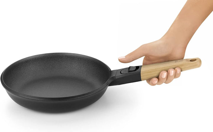 BRA MARKET Bratpfanne, 22 cm, Aluminiumguss, abnehmbarer Griff aus Naturholz, dreilagig, PFOA-frei,