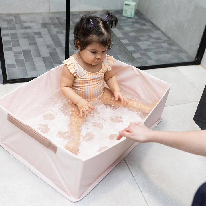 BÉABA, Faltbare Babybadewanne, ultrakompakt, modernes Design, sehr platzsparend, einfache Nutzung, P