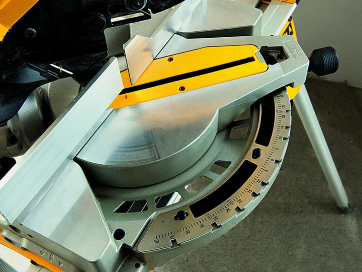 DeWalt Tisch-, Kapp- und Gehrungssäge/ Kombisäge (1,600 Watt, 305 mm Sägeblatt-ø, für den Langzeitei