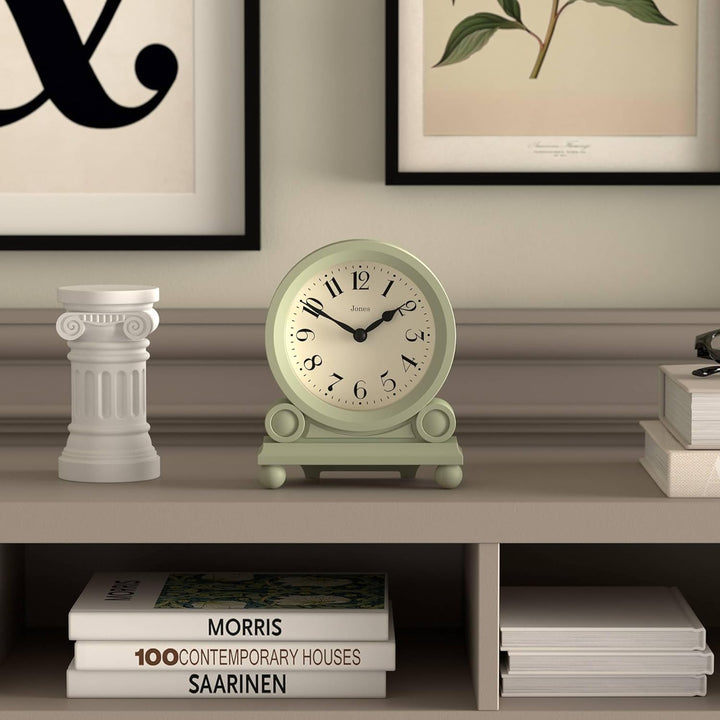 JONES CLOCKS® Maida Vale kaminuhr | Kleine traditionelle schreibtischuhr | Salbeigrün | Hübsch und c