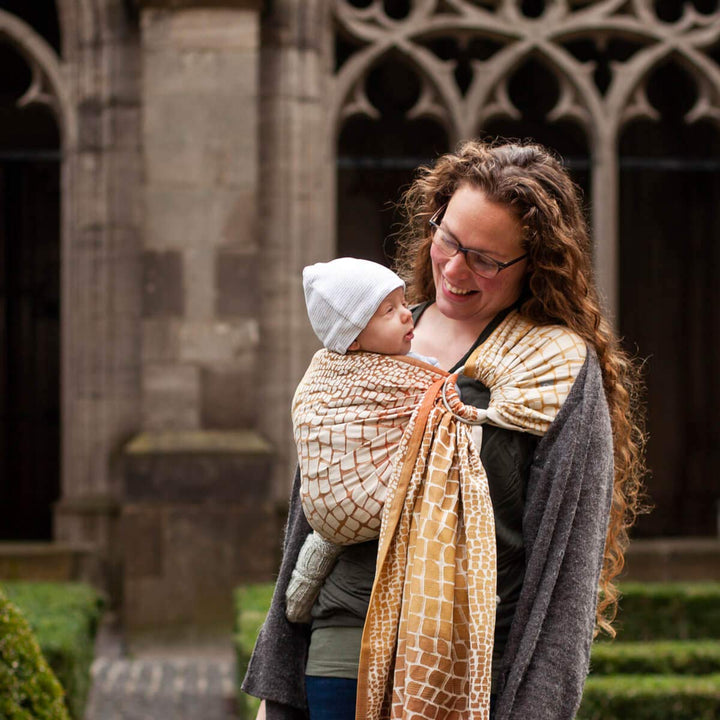 Hoppediz Ring-Sling, Baby-Tragetuch ab Geburt, 100 % kbA-Baumwolle, Design Darwin creme, Darwin crem