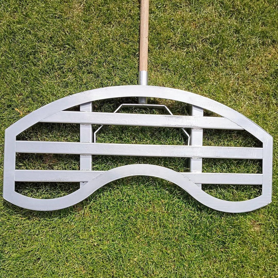 WELTNEUHEIT – Profi Rasenrakel 75 × 35 cm (geschütztes Design, armschonend & rasenschonend) – Fläche