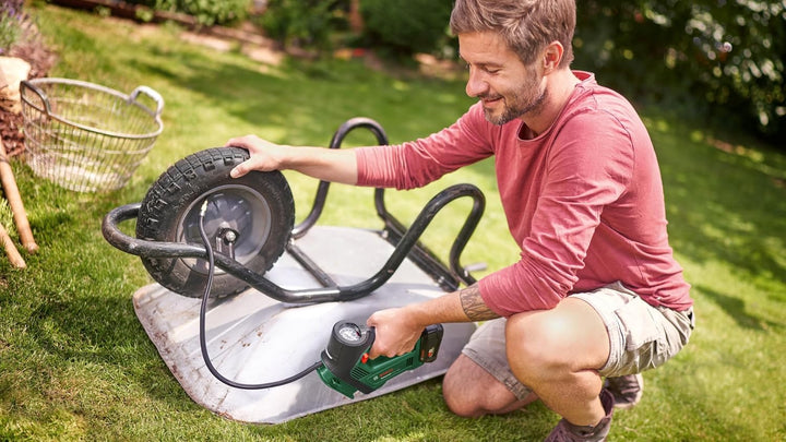 Bosch elektrische Luftpumpe Luftkompressor UniversalPump 18V (ohne Akku, 18 Volt System, für Auto-,
