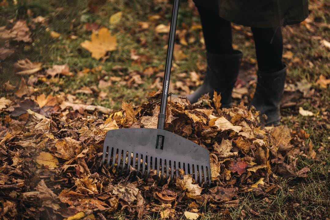 Fiskars Laubbesen-Kopf, 23 Zinken, Verbindbar mit Fiskars Solid Stiel, Breite: 42 cm, Kunststoff-Zin