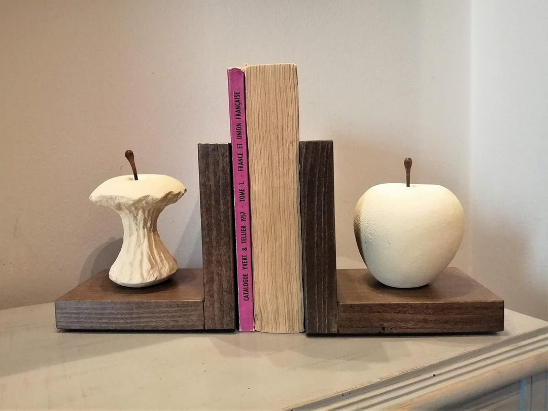 Progetto Arte. Paar Buchstützen Apfel/Apfel gegessen, Steinskulptur auf Holzbasis, handgefertigt. Ha
