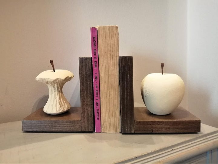 Progetto Arte. Paar Buchstützen Apfel/Apfel gegessen, Steinskulptur auf Holzbasis, handgefertigt. Ha
