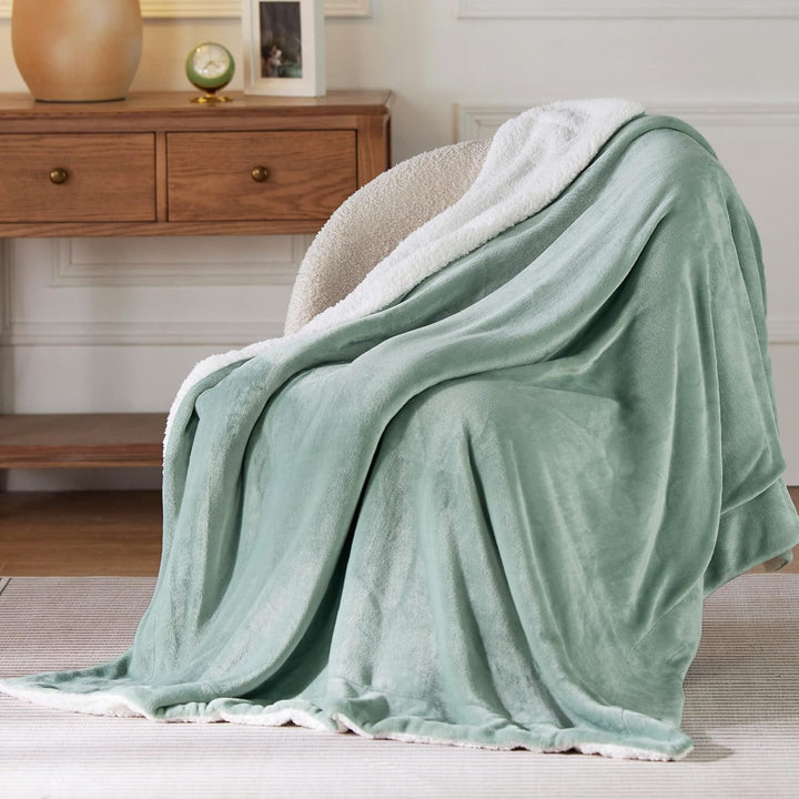 BEDSURE Kuscheldecke - Warm Sherpa Wolldecke & Sofadecke, Flauschig Sofaüberwurf Decke, Dicke Couchd
