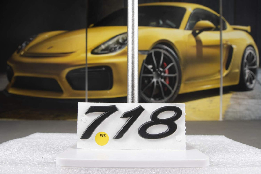 Porsche 718 Boxster/Cayman 982 Abzeichen/Emblem/Logo"718" Schwarz