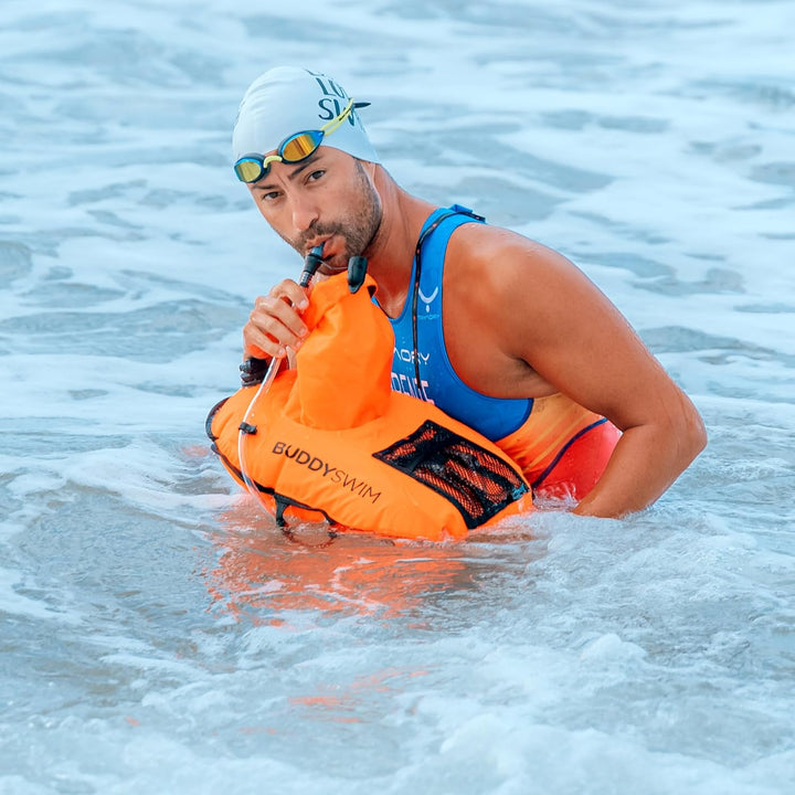 BUDDYSWIM Schwimmboje Hydrastation 10 L mit leicht zugänglicher zentraler wasserdichter Tasche zur A