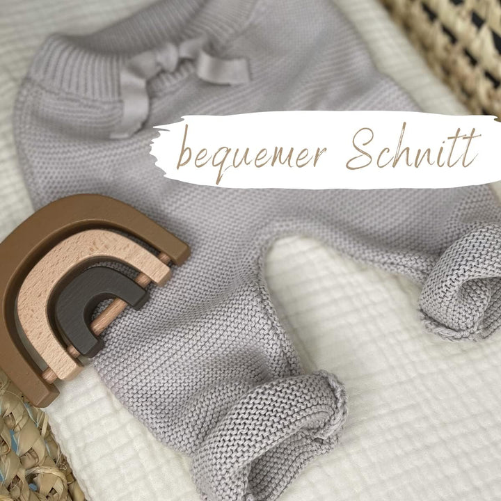 DIKOS® Baby Strickset - warmes grau | Babykleidung aus 100 GOTS% BIO-Baumwolle | Neugeborenen Outfit