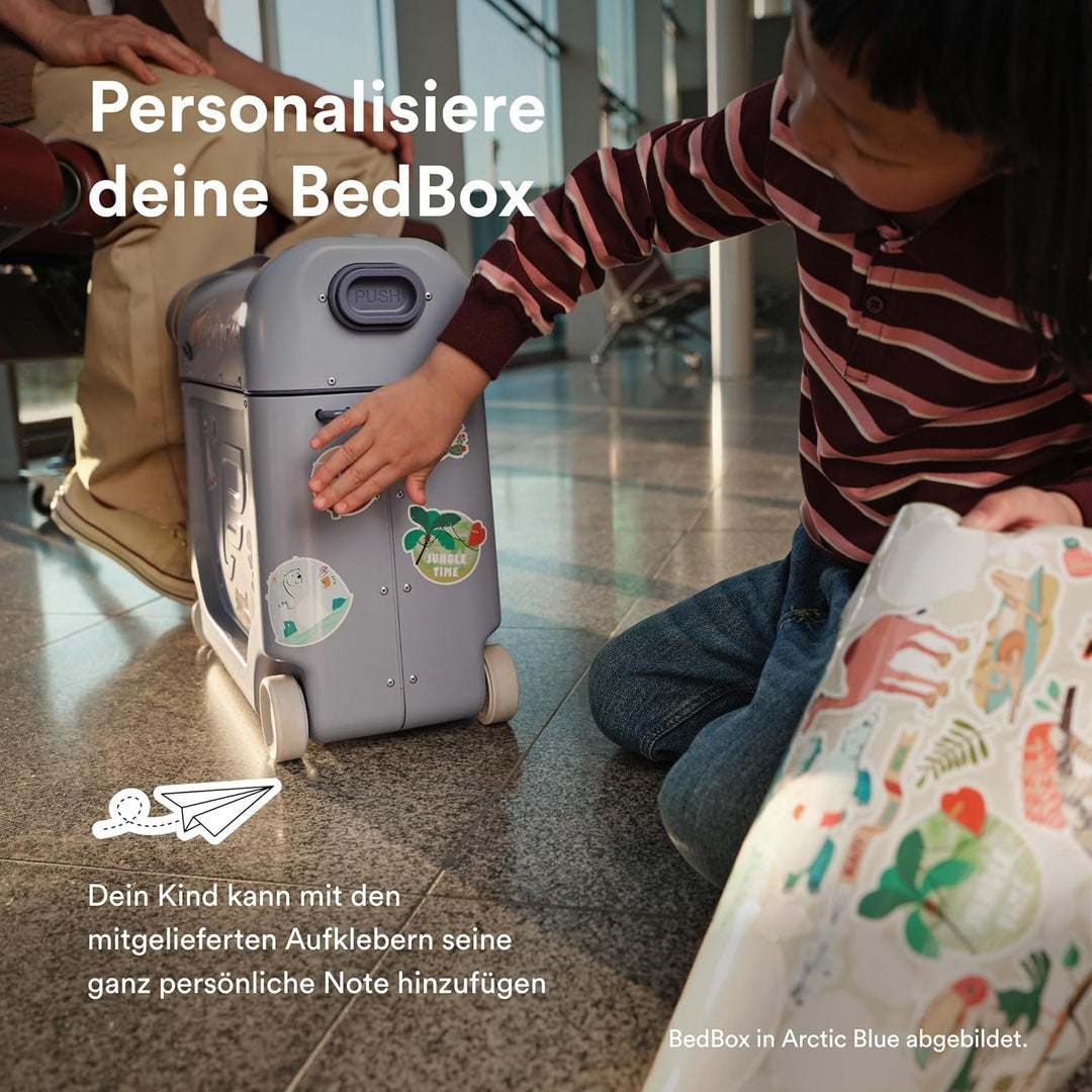 Stokke JetKids BedBox, Hazy Lilac - Aufsitzkoffer für Kinder von 2-7 Jahren (bis 35 kg) - Lässt Sich