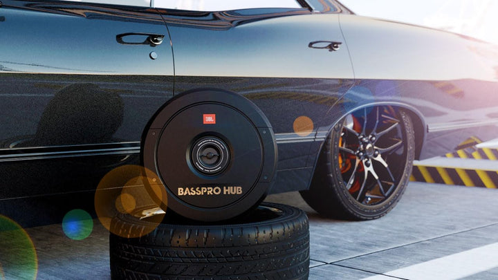 JBL BassPro Hub 11" Reserverad Aktiv Subwoofer Auto Set - 300 Watt Auto Subwoofer mit eingebautem Ve
