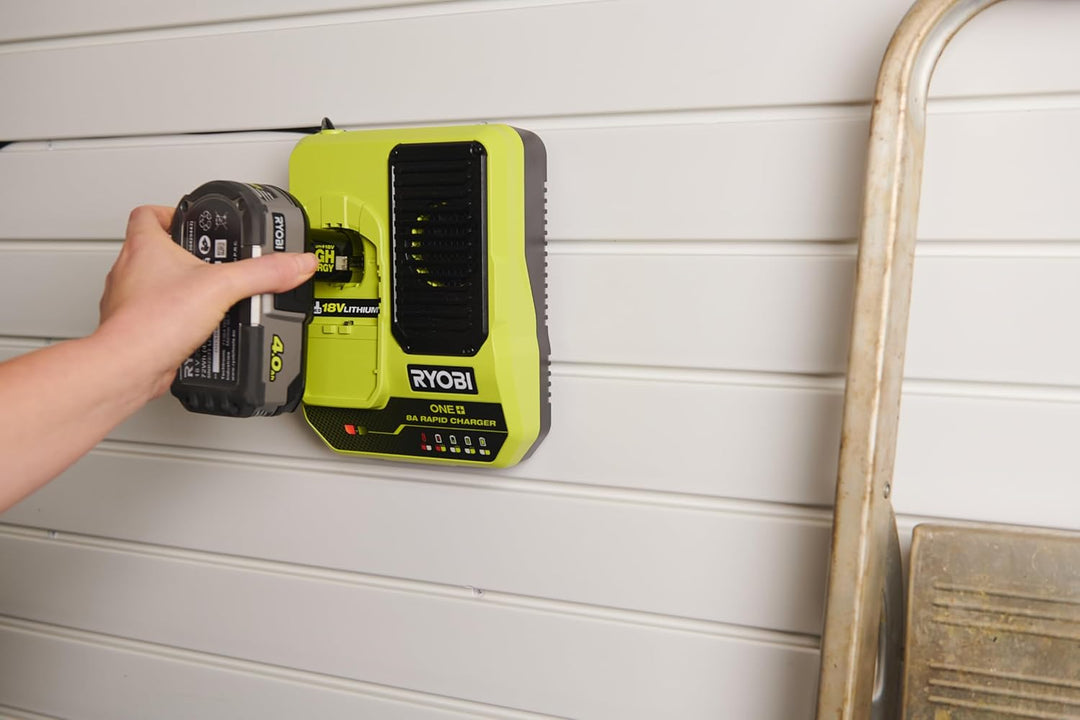 RYOBI 18 V ONE+ Akku-Schnellladegerät RC18180, 8,0 A Ladestrom lädt einen 4,0 Ah Akku in weniger als